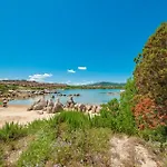 3 Bedrooms, 2 Bathrooms In Just 70 Mt From The Sea Apartmán