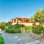 3 Bedrooms, 2 Bathrooms In Just 70 Mt From The Sea Apartmán