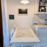 3 Bedrooms, 2 Bathrooms In Just 70 Mt From The Sea Apartmán *