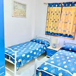 3 Bedrooms, 2 Bathrooms In Just 70 Mt From The Sea Apartmán